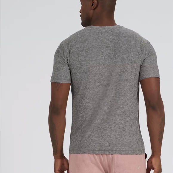 Vuori Strato Tech Short Sleeve T-Shirt in Heather Gray Size Large - Picture 6 of 10